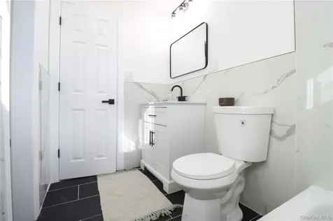 14A Earl Place Amity Harbor NY 11701