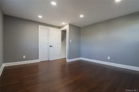 14A Earl Place Amity Harbor NY 11701