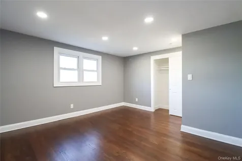 14A Earl Place Amity Harbor NY 11701