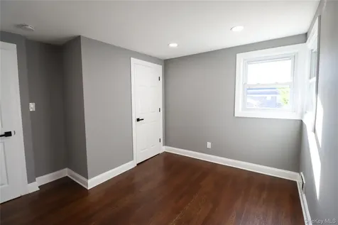 14A Earl Place Amity Harbor NY 11701