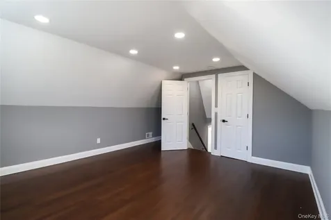 14A Earl Place Amity Harbor NY 11701