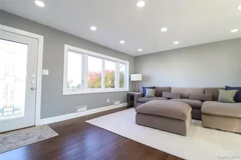 14A Earl Place Amity Harbor NY 11701