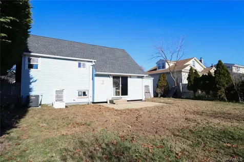 14A Earl Place Amity Harbor NY 11701