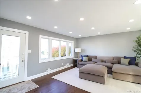 14A Earl Place Amity Harbor NY 11701