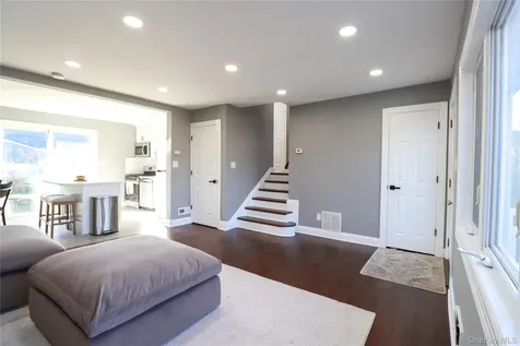 14A Earl Place Amity Harbor NY 11701