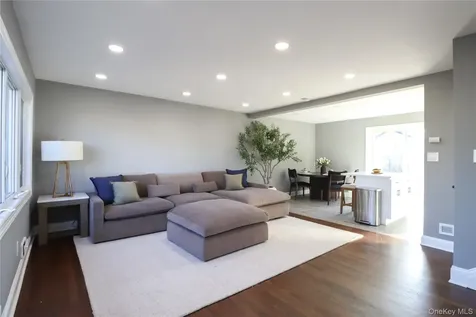 14A Earl Place Amity Harbor NY 11701