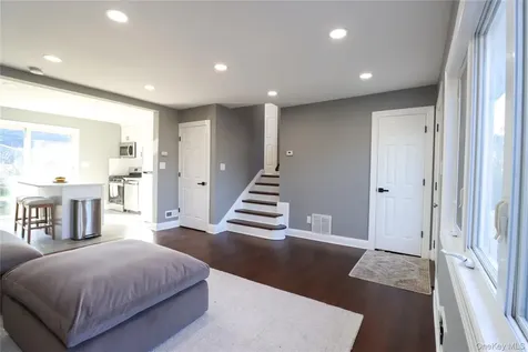 14A Earl Place Amity Harbor NY 11701