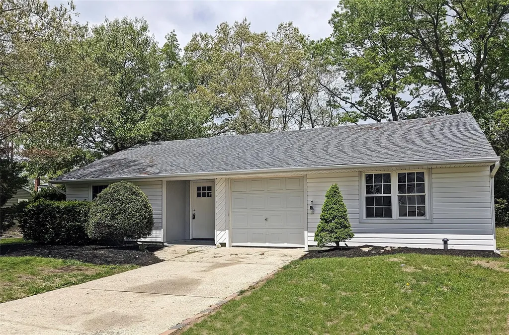 65 Biscayne Drive Selden NY 11784