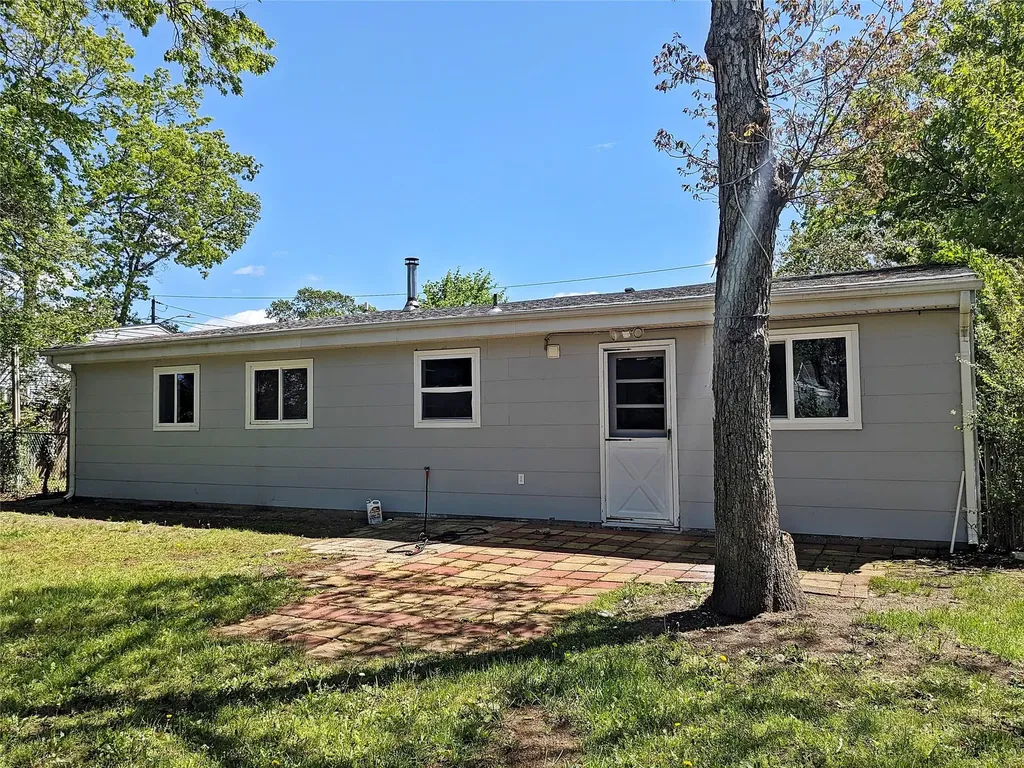 65 Biscayne Drive Selden NY 11784