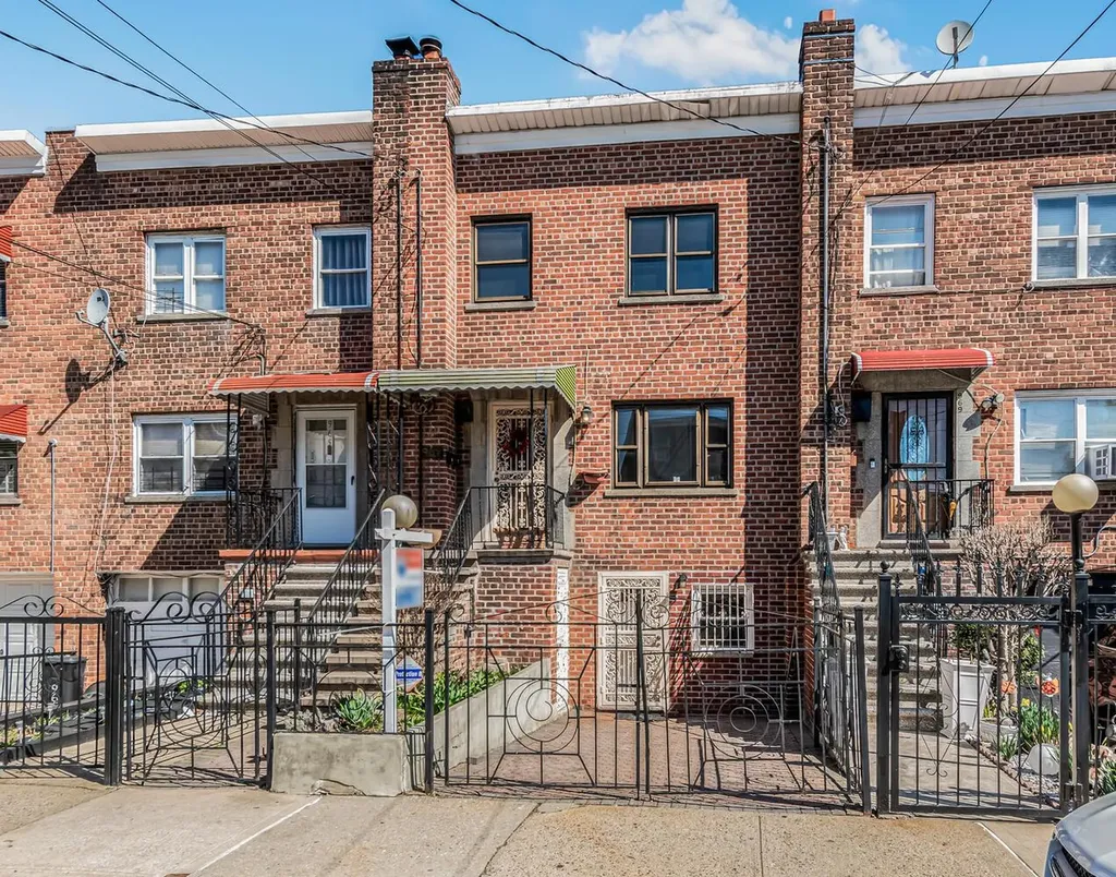 967 E 228th Street Bronx NY 10466