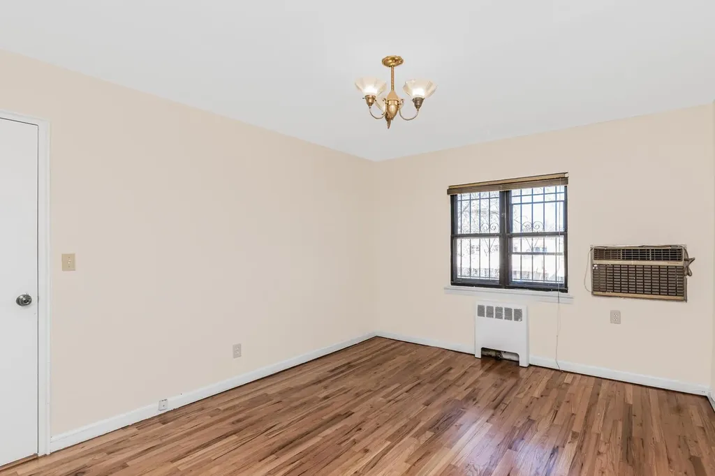 967 E 228th Street Bronx NY 10466