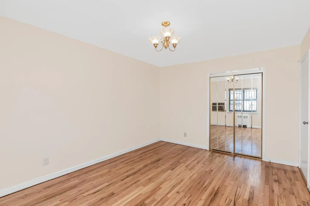 967 E 228th Street Bronx NY 10466