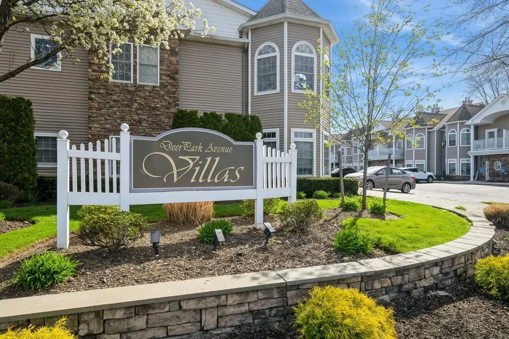 22 Jacqueline Way North Babylon NY 11703