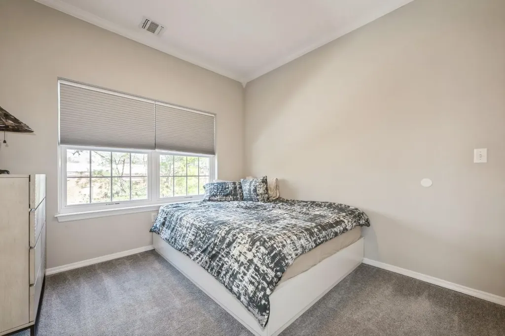 22 Jacqueline Way North Babylon NY 11703
