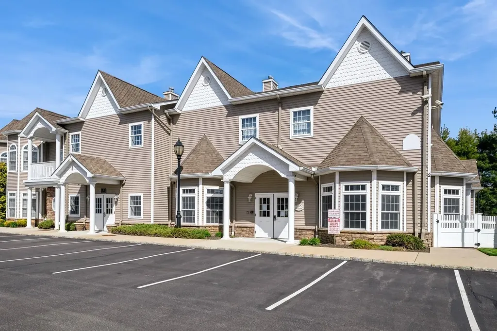 22 Jacqueline Way North Babylon NY 11703