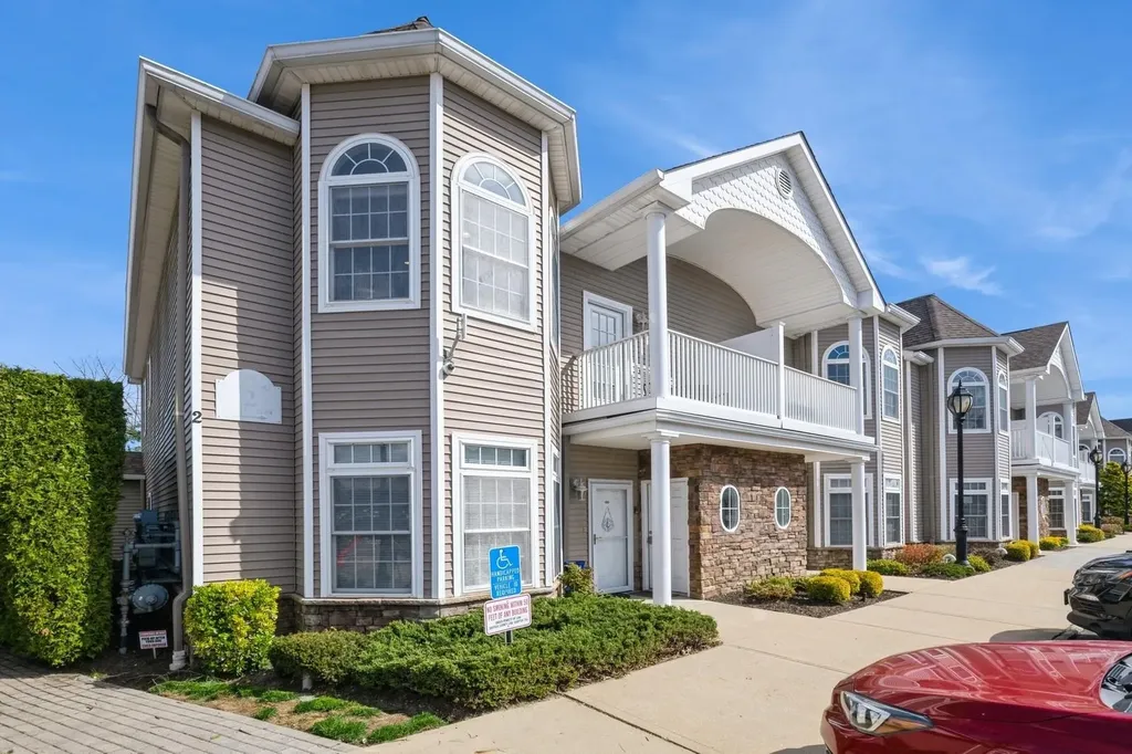 22 Jacqueline Way North Babylon NY 11703