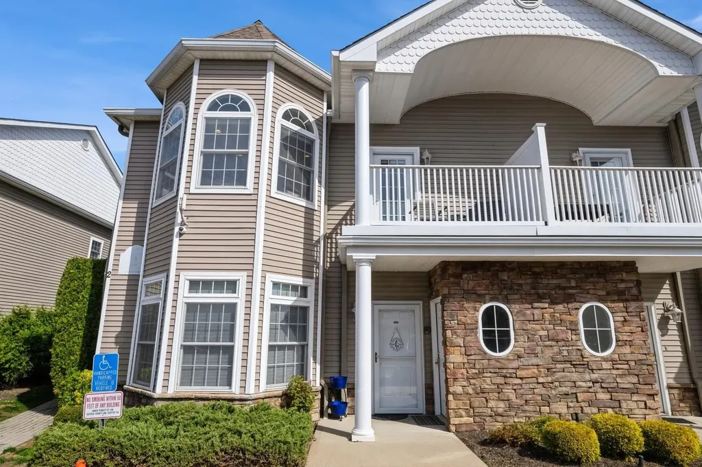 22 Jacqueline Way North Babylon NY 11703