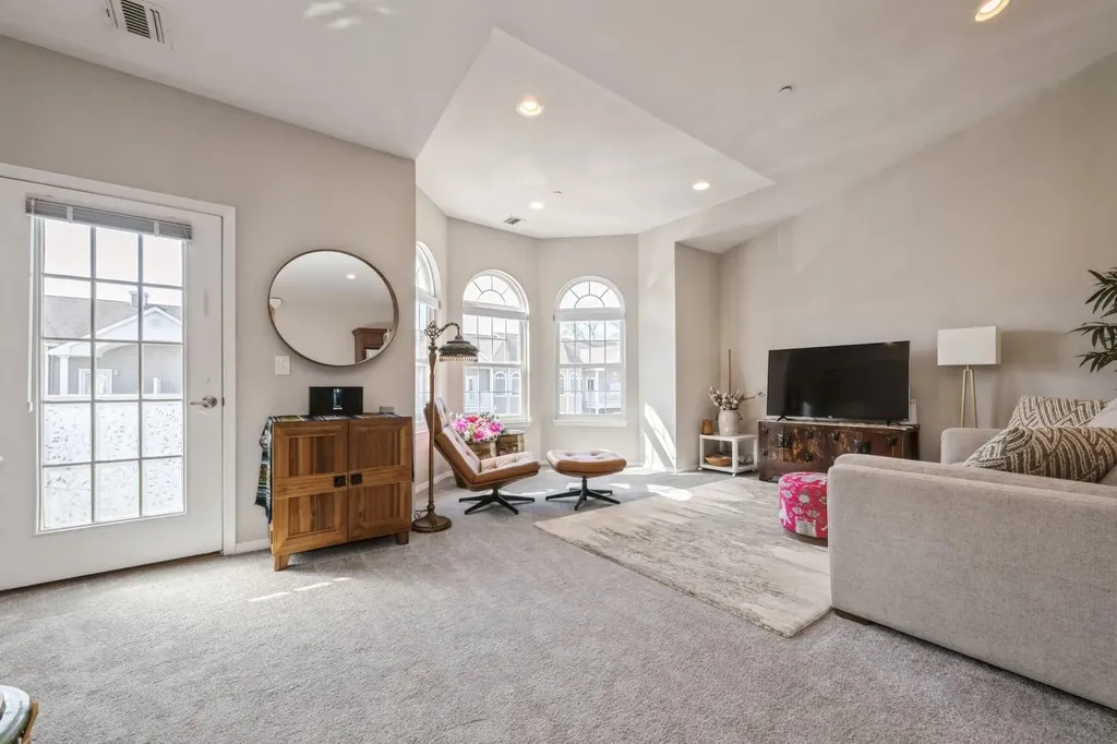 22 Jacqueline Way North Babylon NY 11703