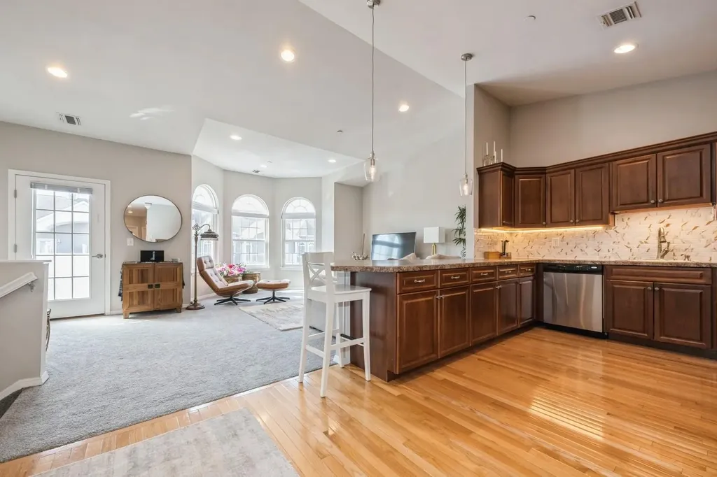 22 Jacqueline Way North Babylon NY 11703