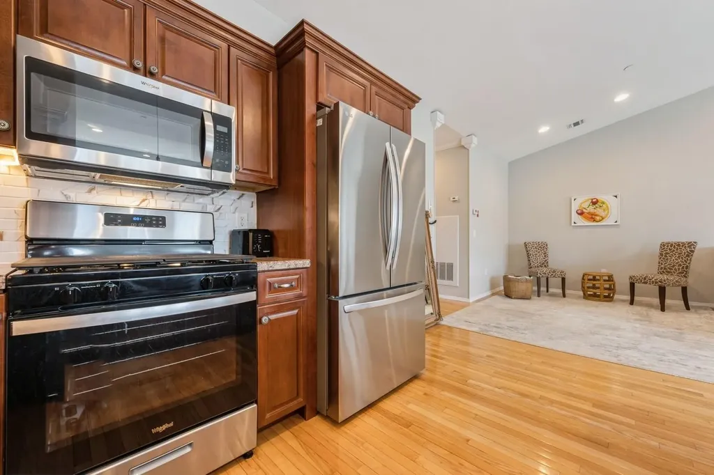 22 Jacqueline Way North Babylon NY 11703