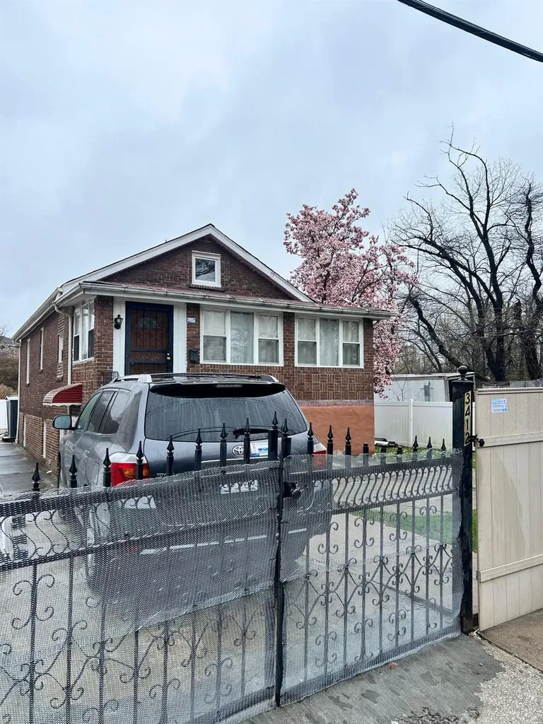3412 Hunter Avenue Bronx NY 10475