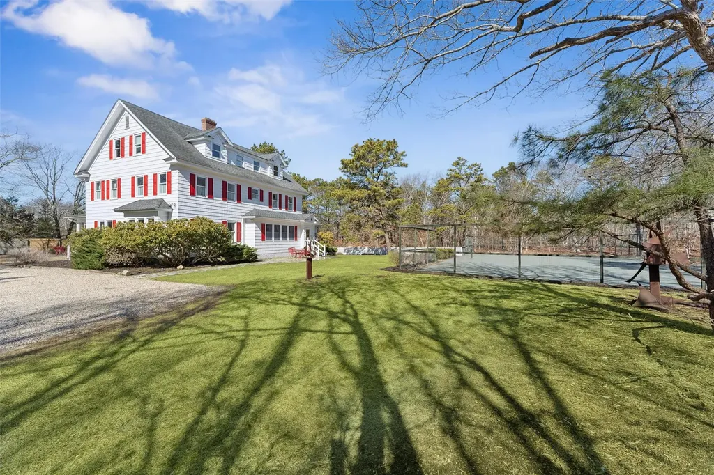 27 Station Road Westhampton NY 11977