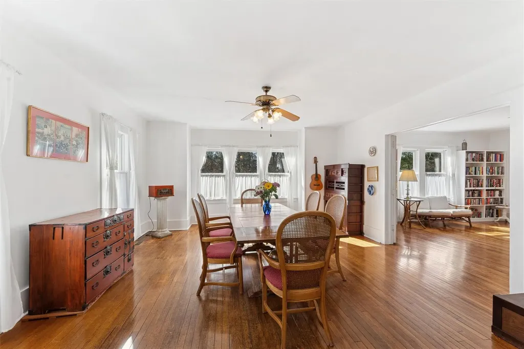 27 Station Road Westhampton NY 11977