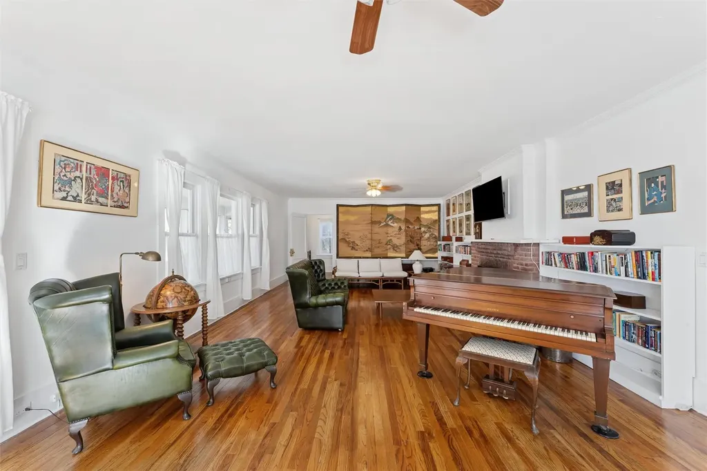 27 Station Road Westhampton NY 11977