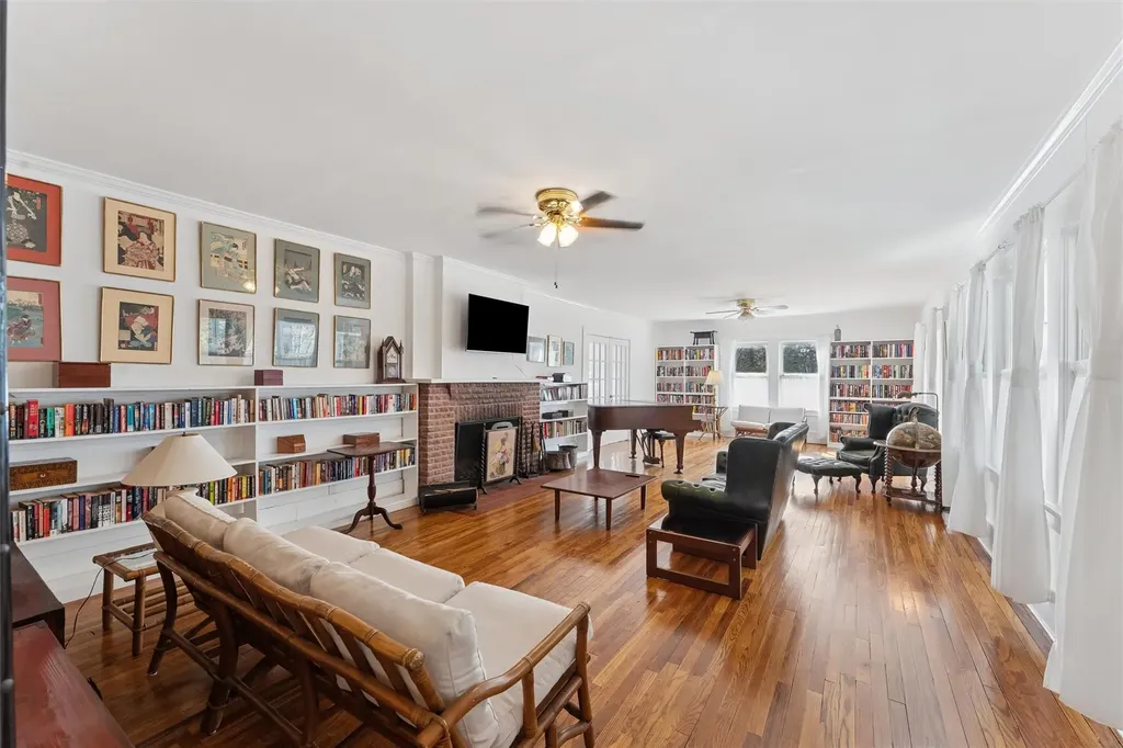 27 Station Road Westhampton NY 11977