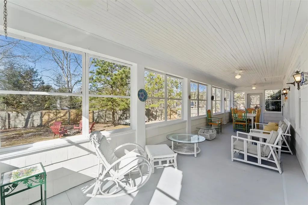 27 Station Road Westhampton NY 11977