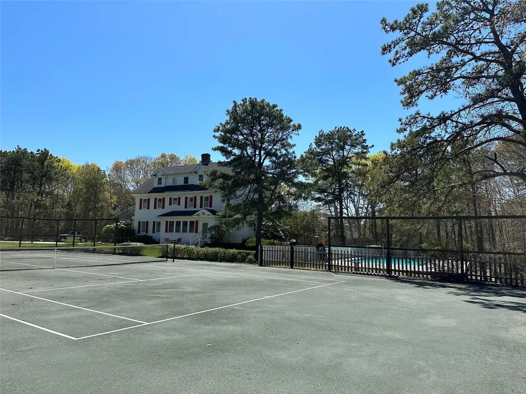 27 Station Road Westhampton NY 11977