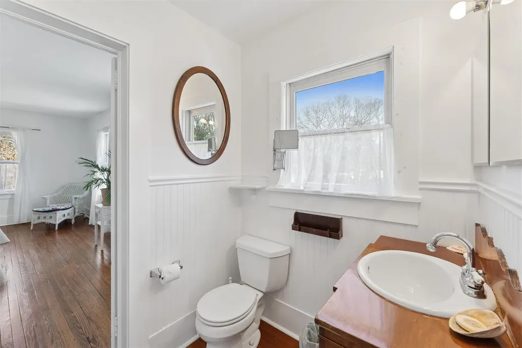 27 Station Road Westhampton NY 11977