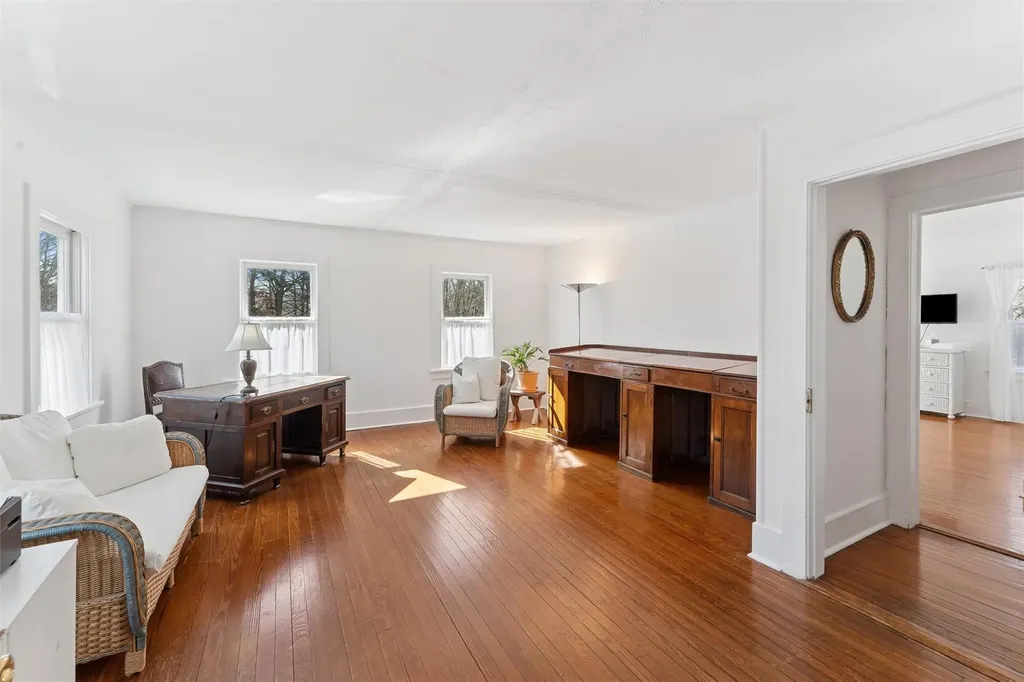 27 Station Road Westhampton NY 11977