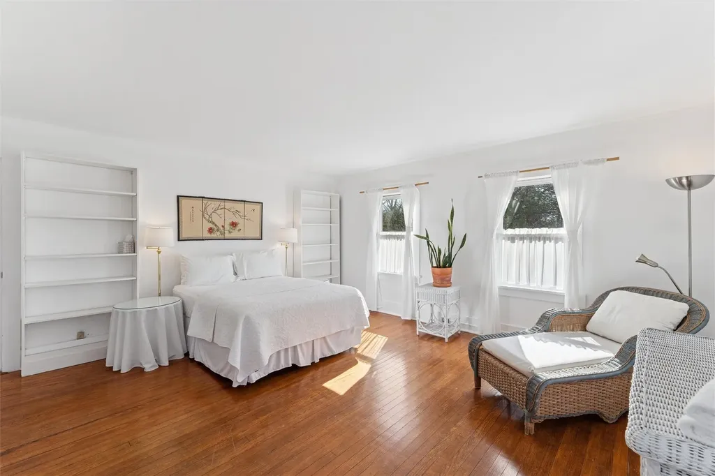 27 Station Road Westhampton NY 11977