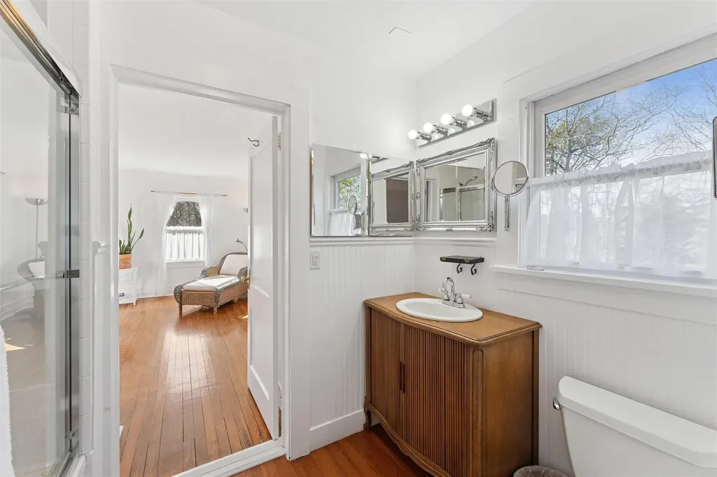 27 Station Road Westhampton NY 11977