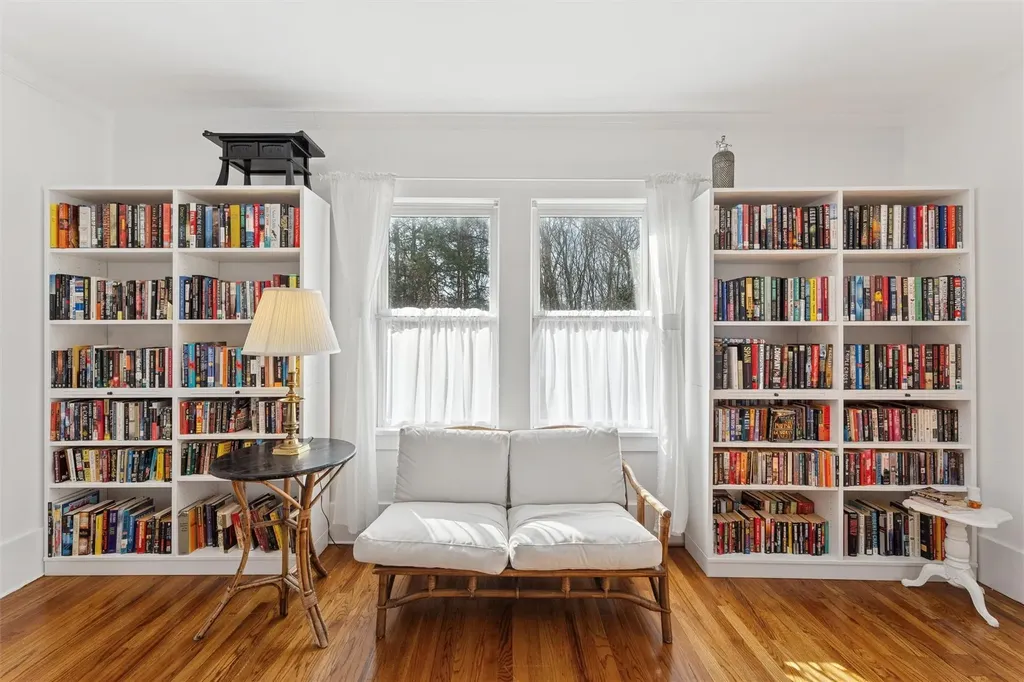 27 Station Road Westhampton NY 11977