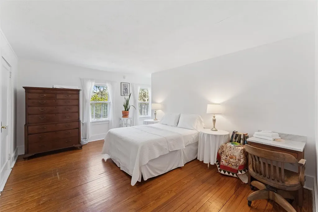 27 Station Road Westhampton NY 11977