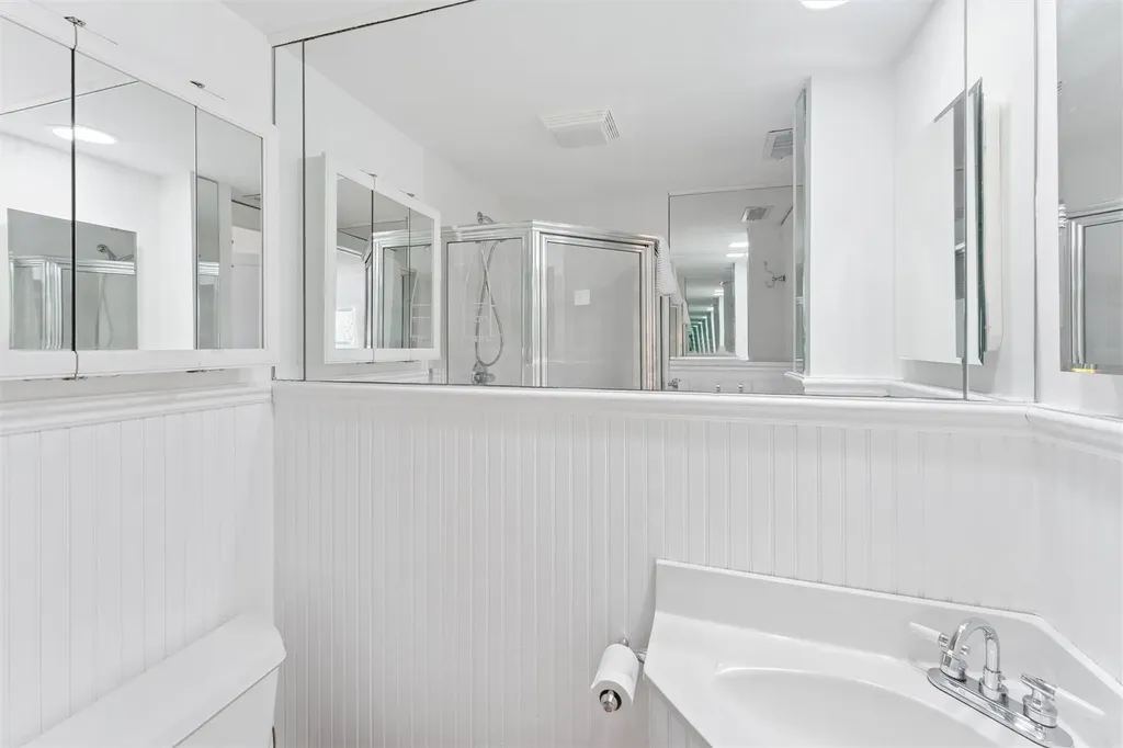 27 Station Road Westhampton NY 11977