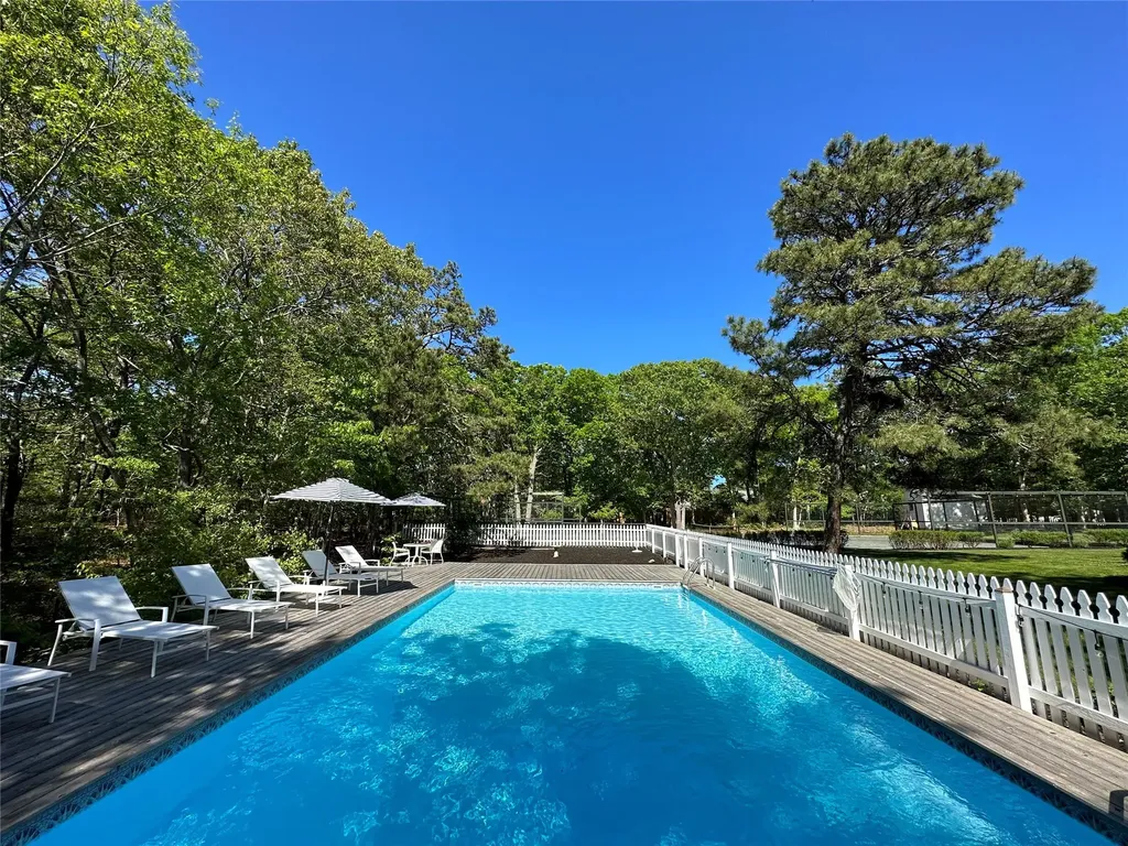 27 Station Road Westhampton NY 11977