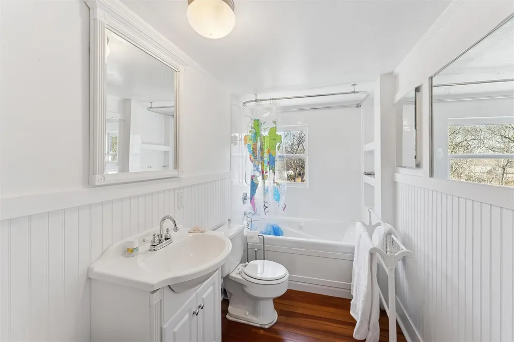 27 Station Road Westhampton NY 11977