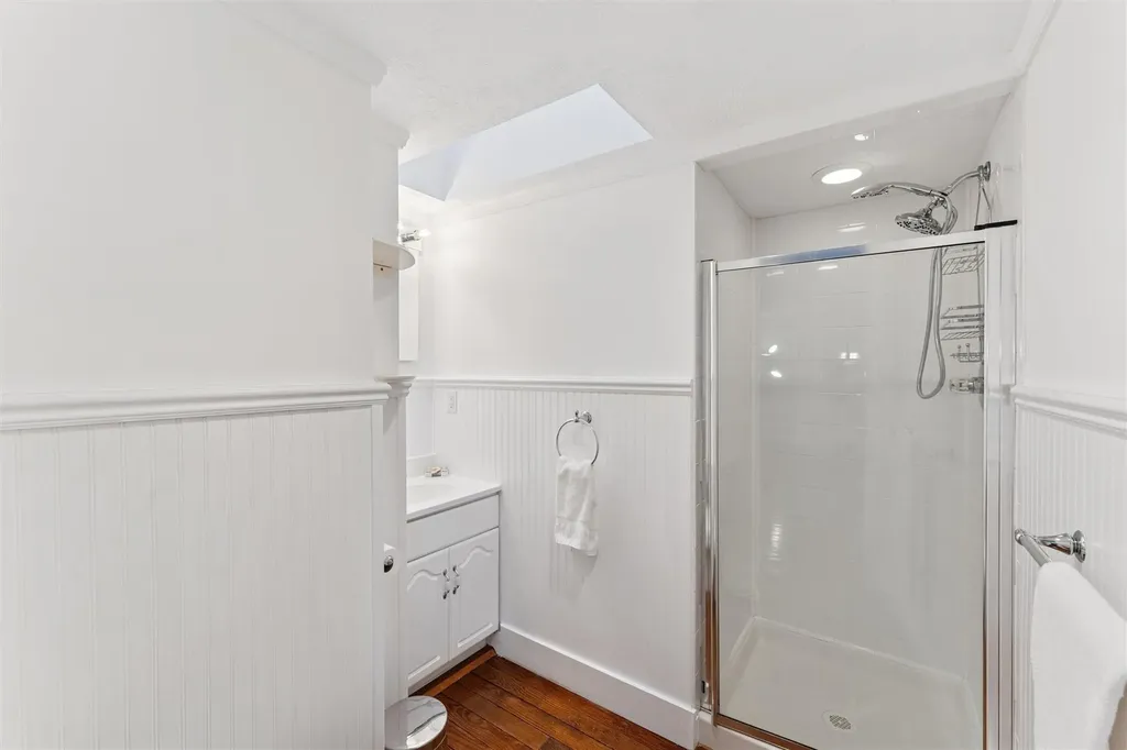 27 Station Road Westhampton NY 11977