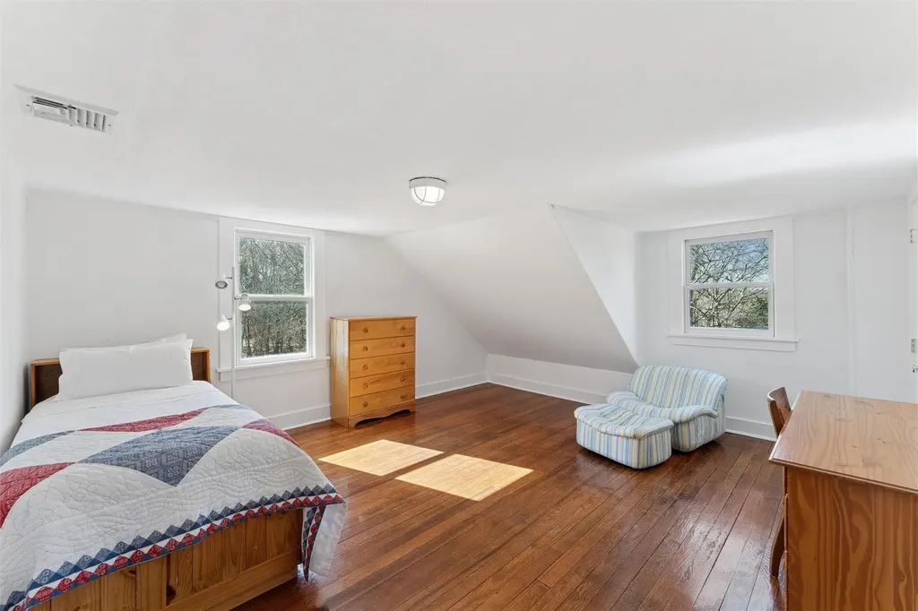 27 Station Road Westhampton NY 11977