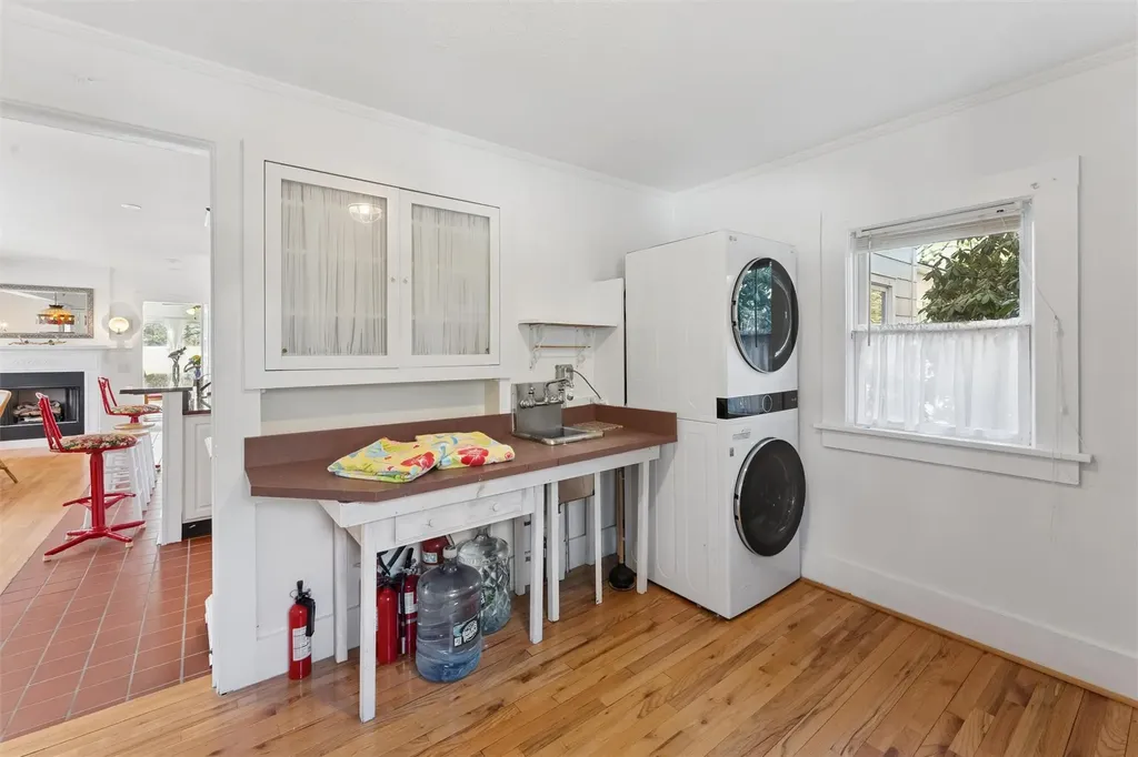 27 Station Road Westhampton NY 11977
