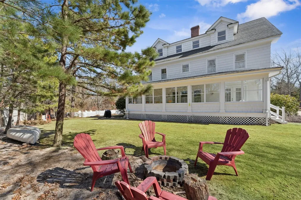 27 Station Road Westhampton NY 11977