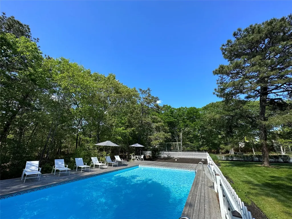 27 Station Road Westhampton NY 11977