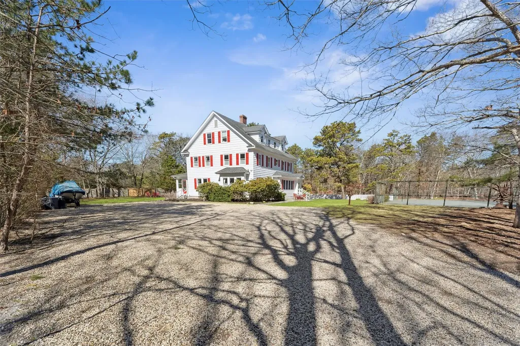 27 Station Road Westhampton NY 11977