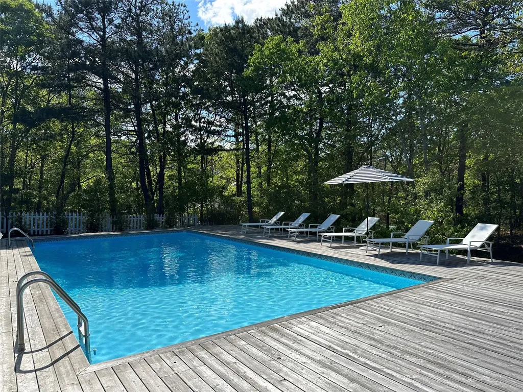 27 Station Road Westhampton NY 11977