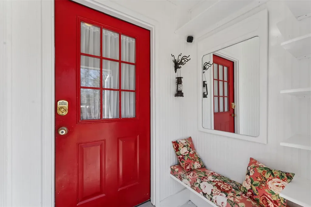 27 Station Road Westhampton NY 11977