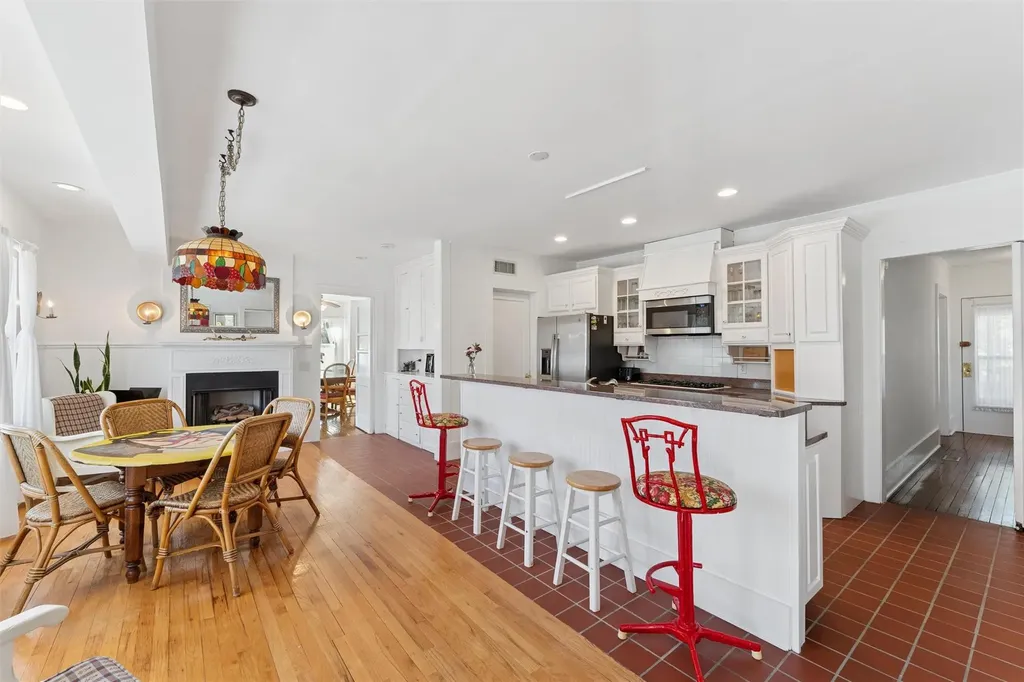 27 Station Road Westhampton NY 11977