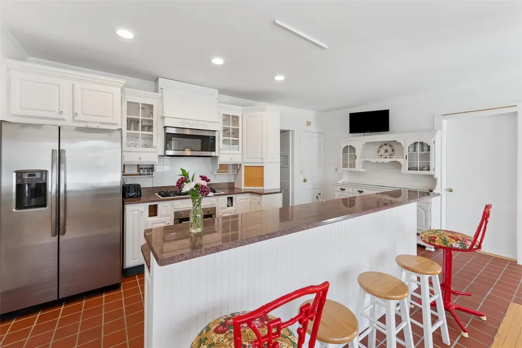 27 Station Road Westhampton NY 11977